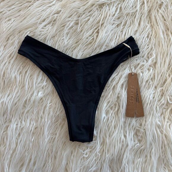 Skims Fits Everybody Dipped Front Thong Onyx Size Medium - Picture 1 of 7